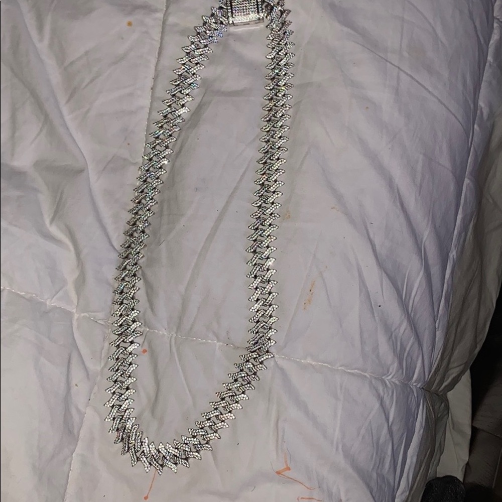 White gold solid with of diamonds